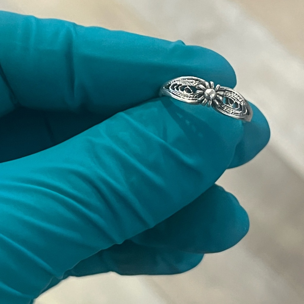 .925 silver flower ring size 8.5
